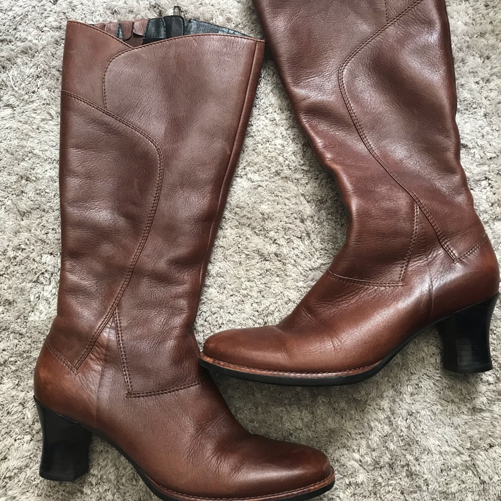 Clark’s boots, size 6